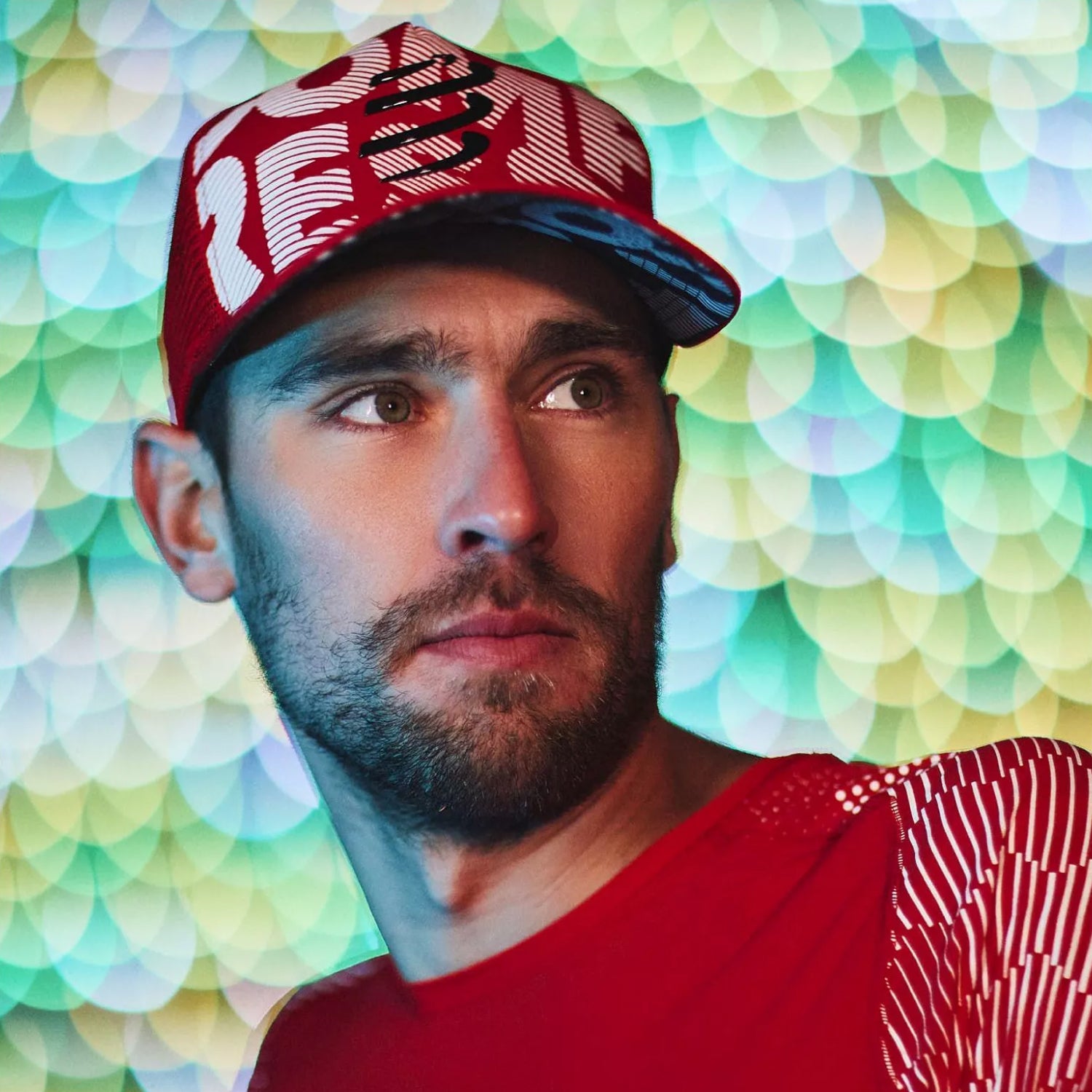 Gorra Trucker Compressport Rojo/Blanco | Protección Solar y Estilo Deportivo