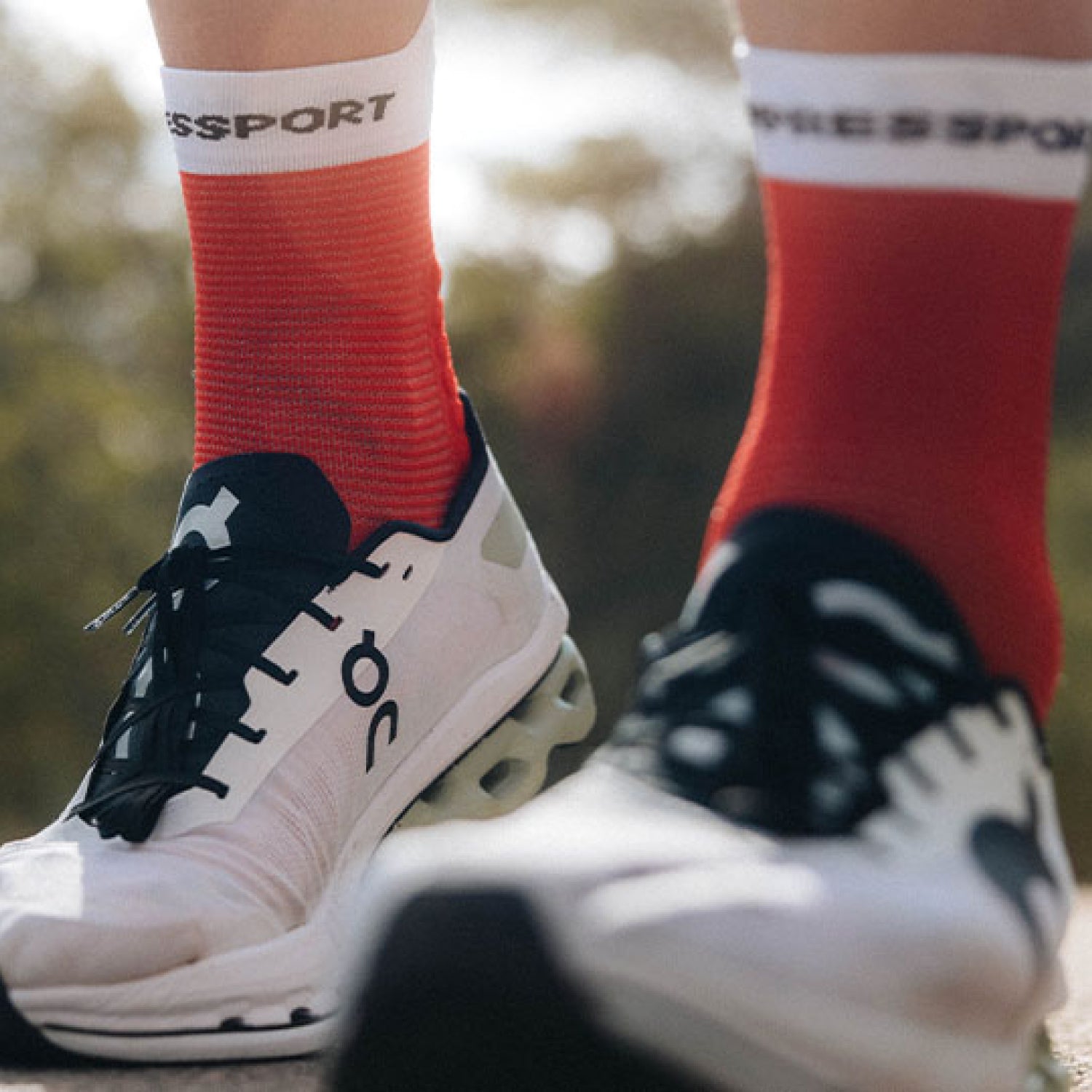 Calcetines de Alto Rendimiento v4.0 – Rojo Blanco | Comodidad, Ventilación y Protección Antiampollas